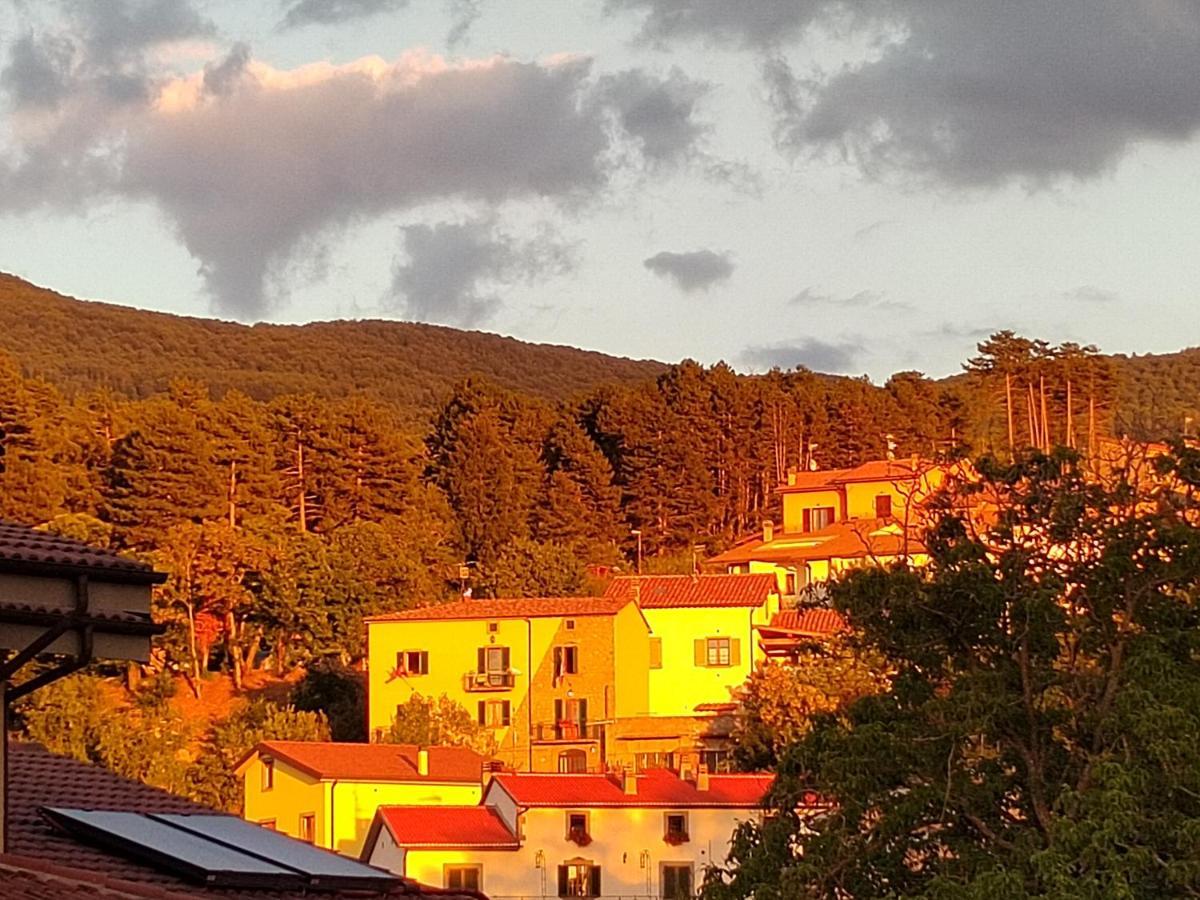 Hotel Le Stanze Della Terrazza Sul Borgo à Castel del Piano  Extérieur photo